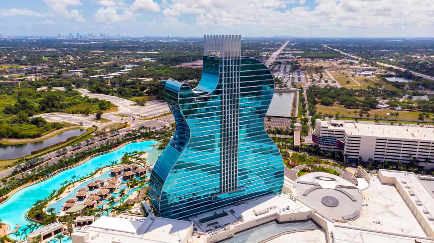 guitar-hotel front view